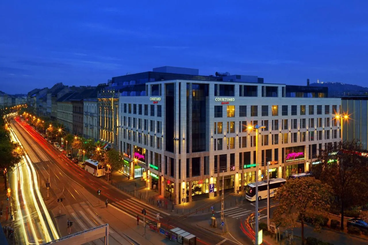 Courtyard By Marriott Budapest City Center Otel