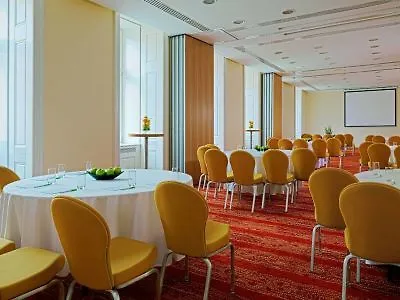 Courtyard By Marriott Budapest City Center Otel