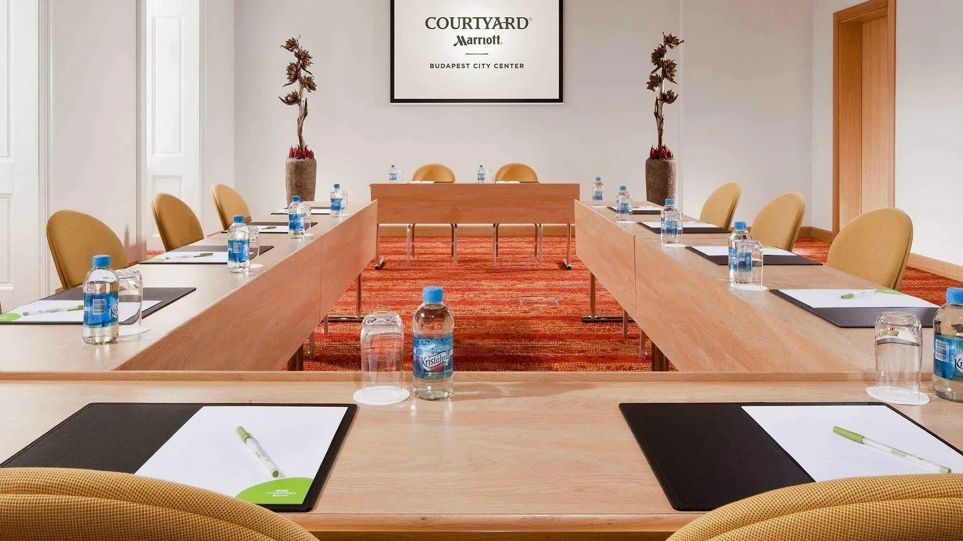 ****  Courtyard By Marriott Budapest City Center Otel Macaristan