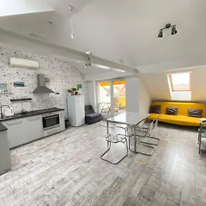 8x8 Tetőtér Apartman Szeged